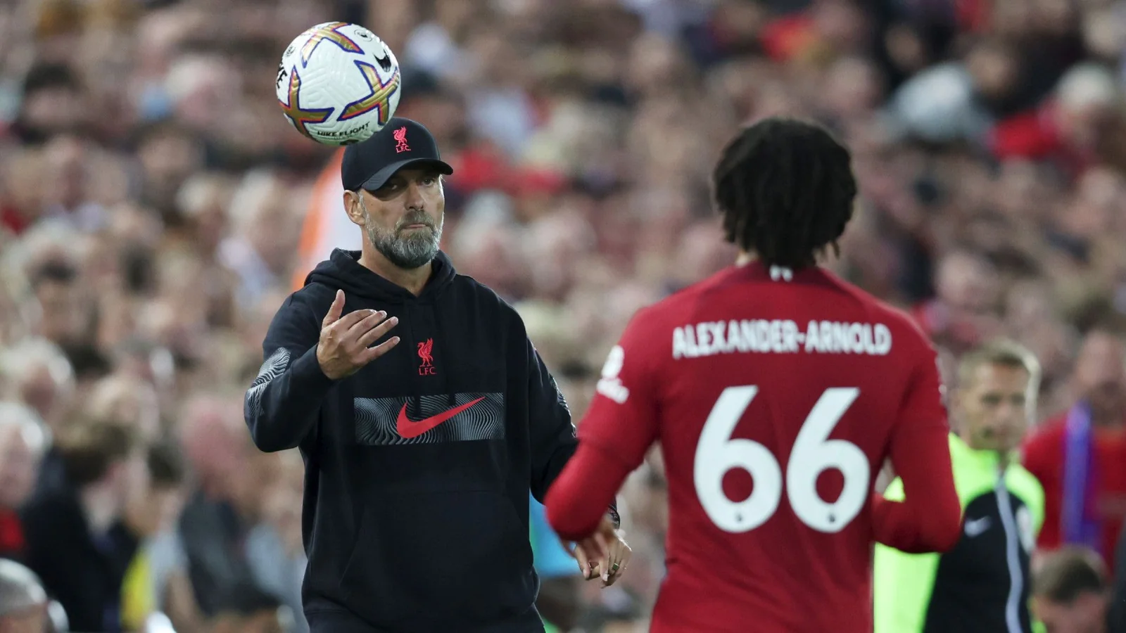 Yurgen Klopp Trent Aleksander Arnoldga nisbatan bildirilgan tanqidlarga javob qaytardi