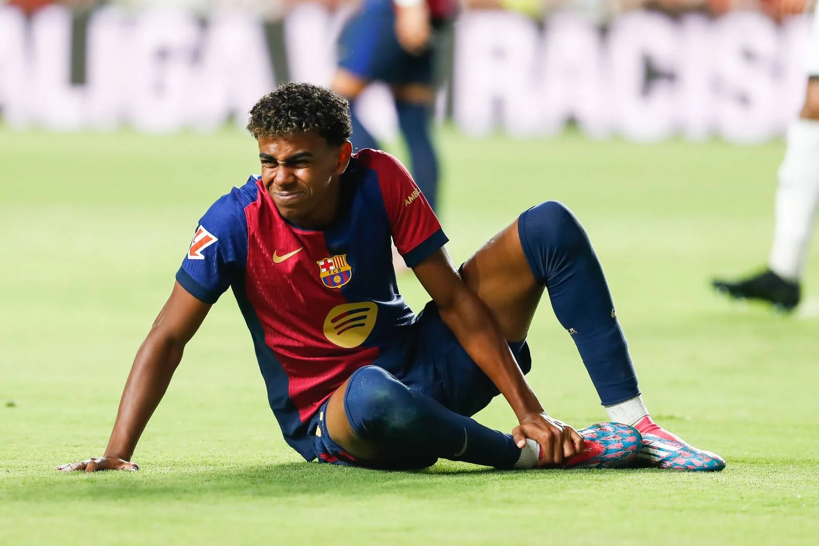 Lamin Yamal jarohat xavfi tufayli maydondan erta olindi