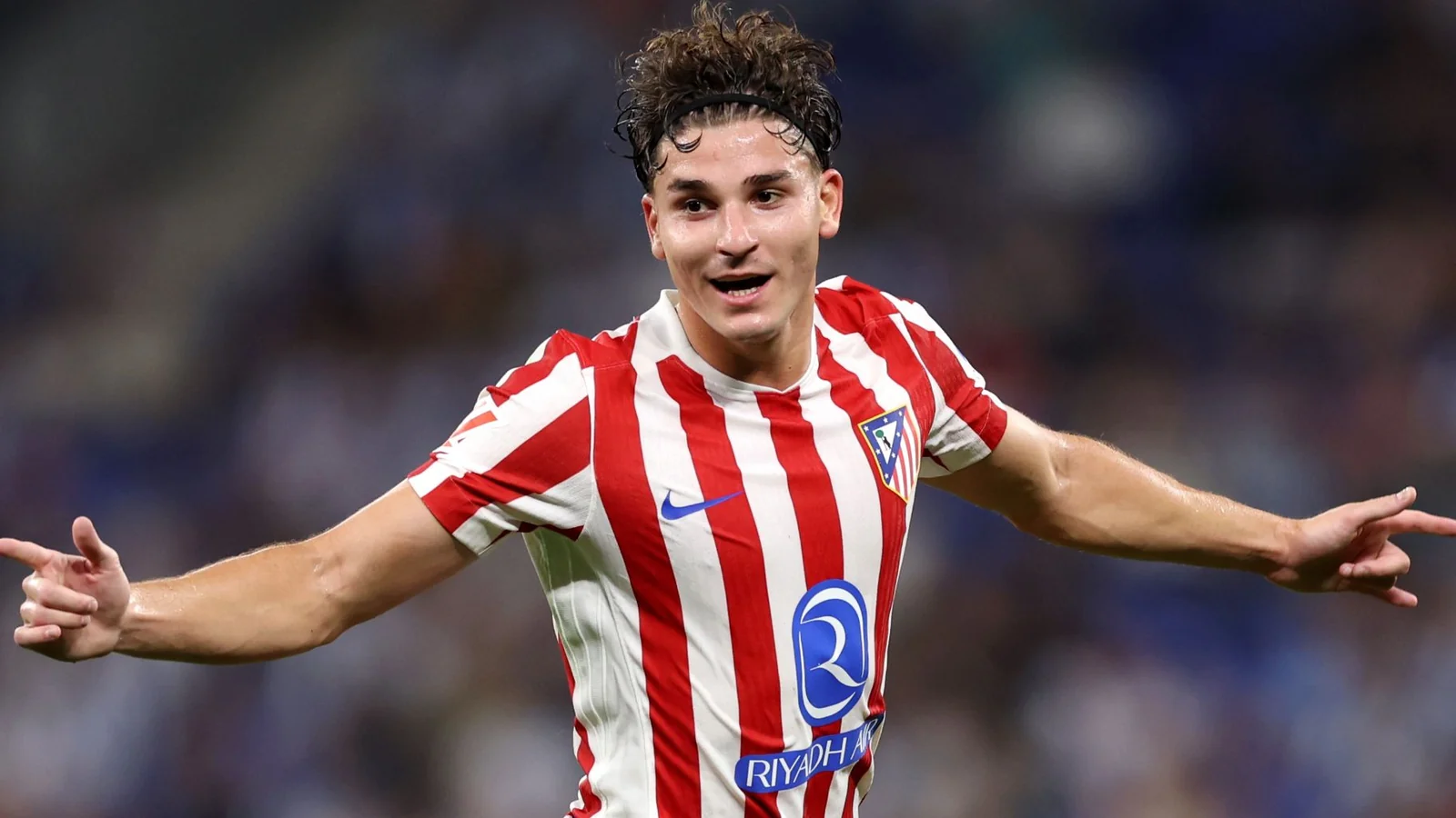 "Barselona" Xulian Alvaresni Levandovskining o'rniga asosiy nomzod deb bildi