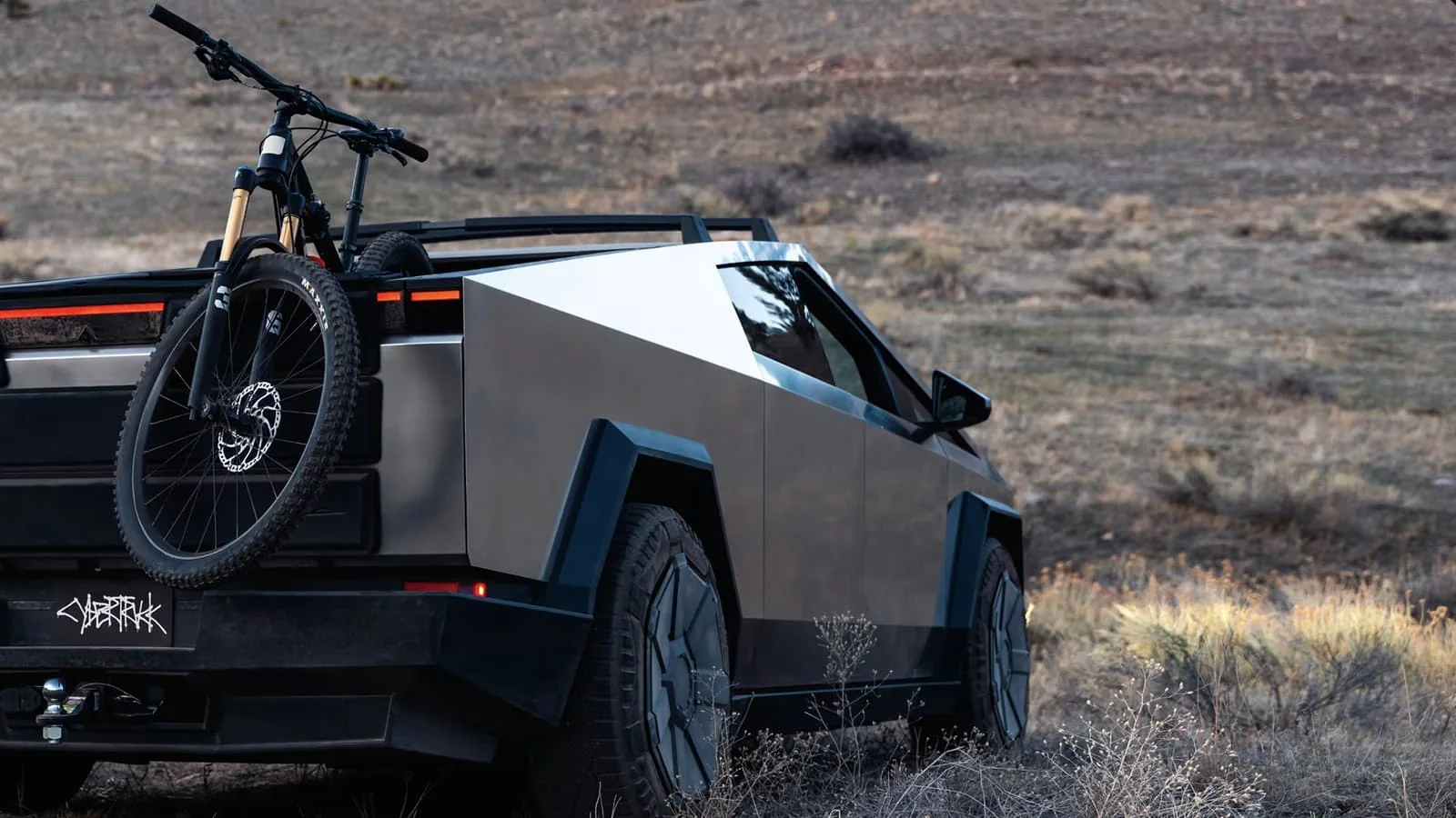 Rossiya bozorida "Tesla" elektromobillariga bo'lgan talab keskin kamaydi