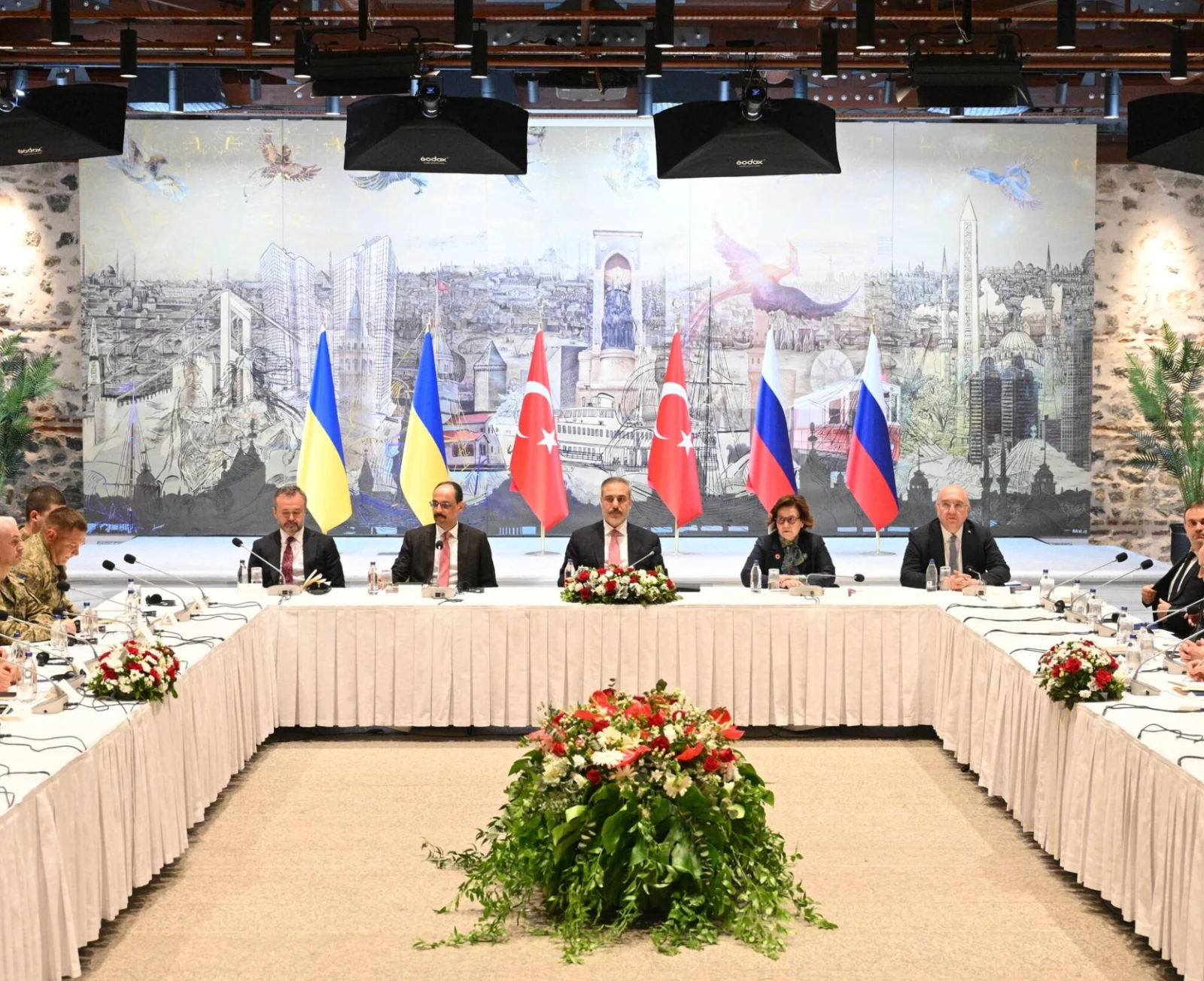 Turkiya Rossiya va Ukraina o'rtasidagi muloqotni tiklashga kirishdi