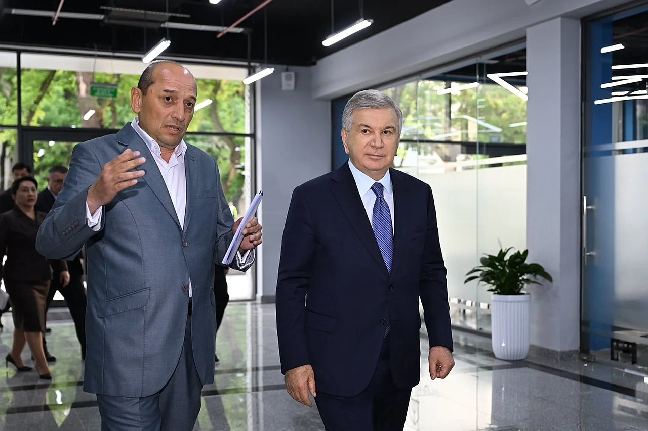 Shavkat Mirziyoyev Toshkentdagi yangi Pavilion savdo majmuasini ko'zdan kechirdi
