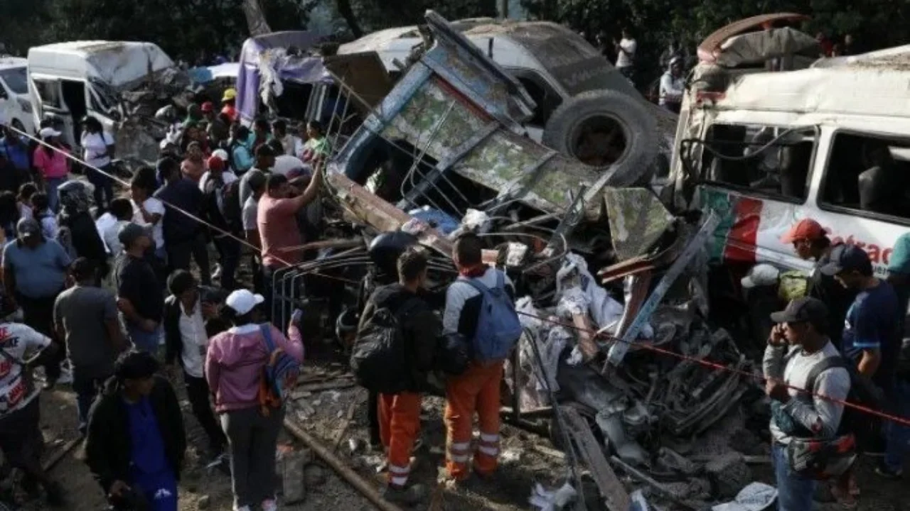 В Колумбии в результате взрыва автобуса погибли четырнадцать человек