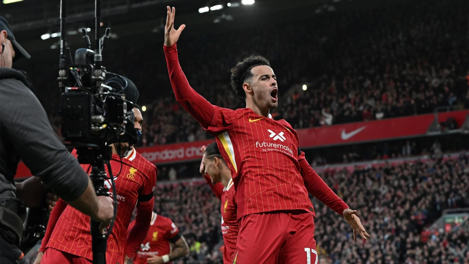 Manchester Siti Kyortis Jons transferini o'rganmoqda