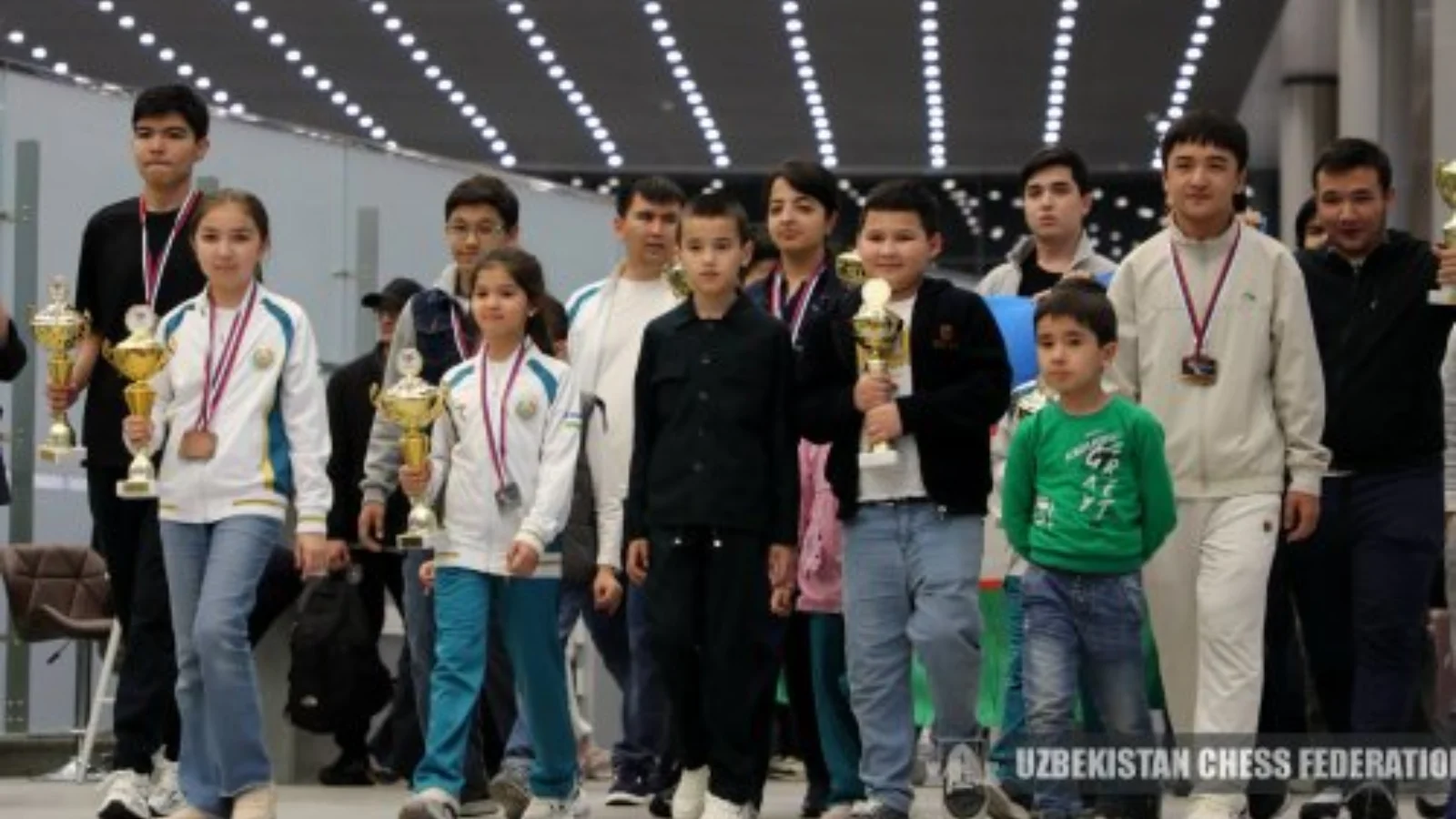 Победители чемпионата мира торжественно встречены в аэропорту Ташкента