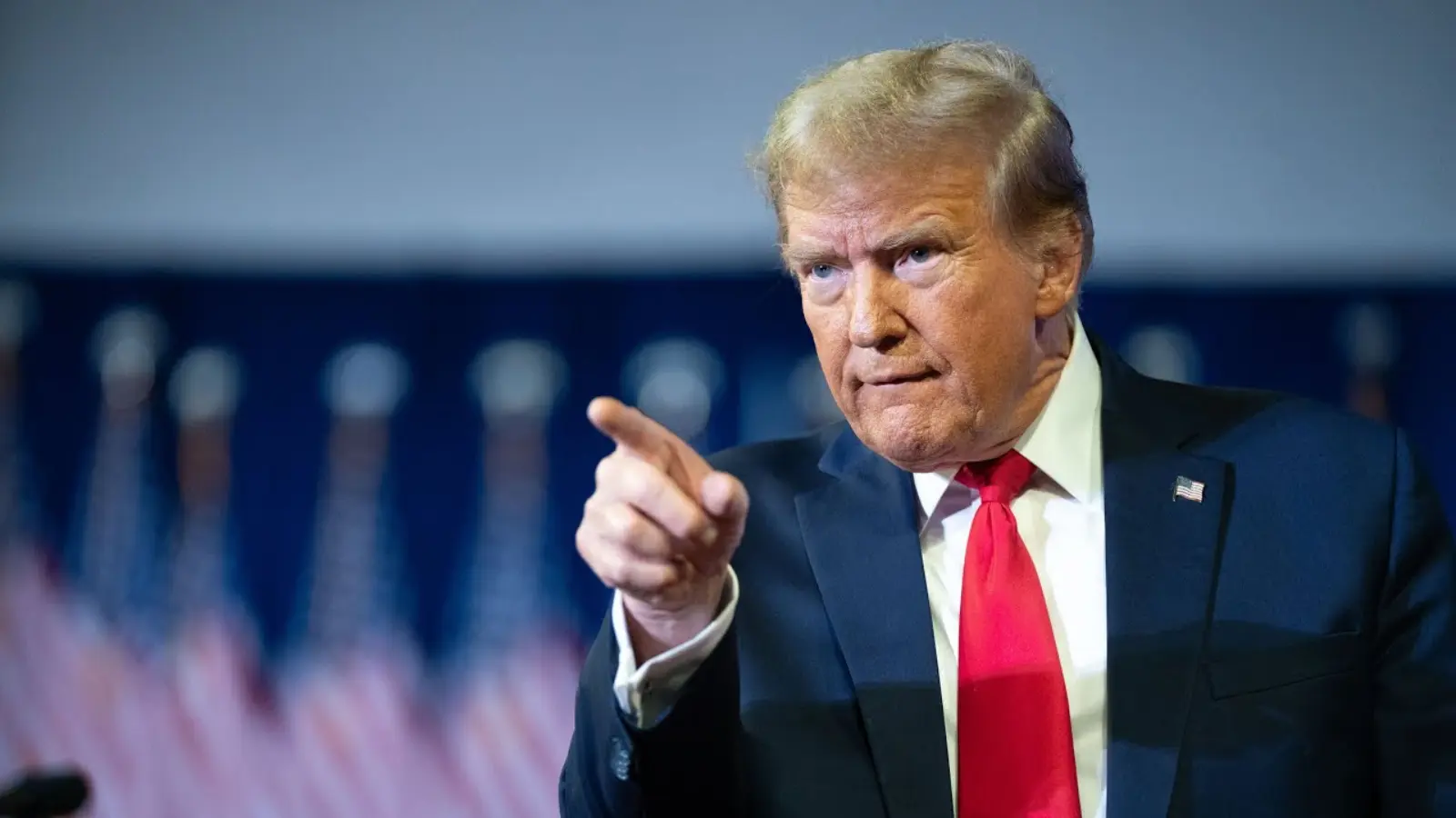 Дональд Трамп обвинил Иран в незаконном взимании платы с нефтяных танкеров