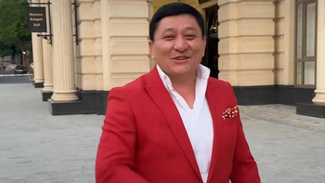 Taniqli so'z ustasi Avaz Oxun 43 yoshini nishonladi