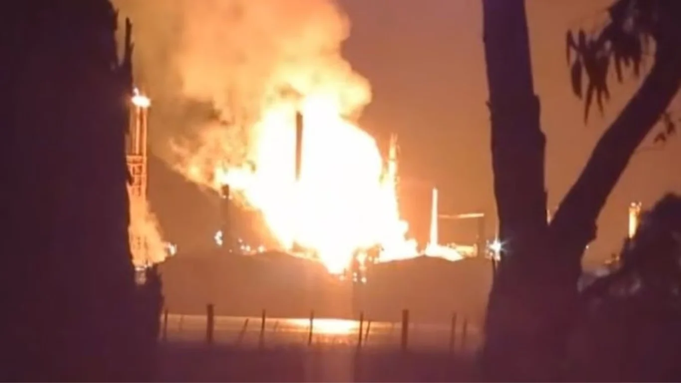 Avstraliyadagi neft zavodida kuchli yongin va portlashlar yuz berdi