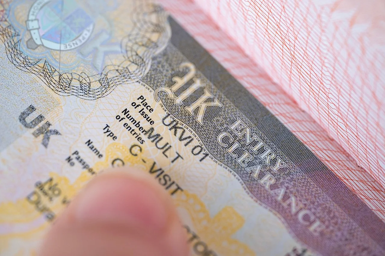 Britaniya vizasini olmoqchi bo'lgan minglab insonlarning ma'lumotlari tarqaldi
