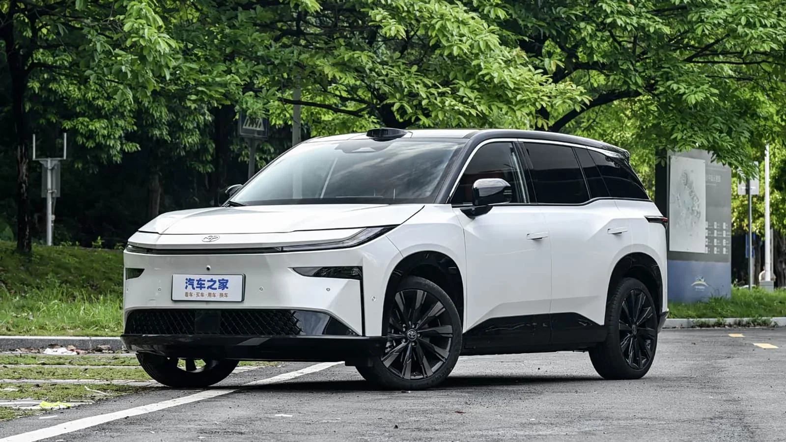 Yangi «Toyota bZ3X» krossoveri rasman sotuvga chiqarildi