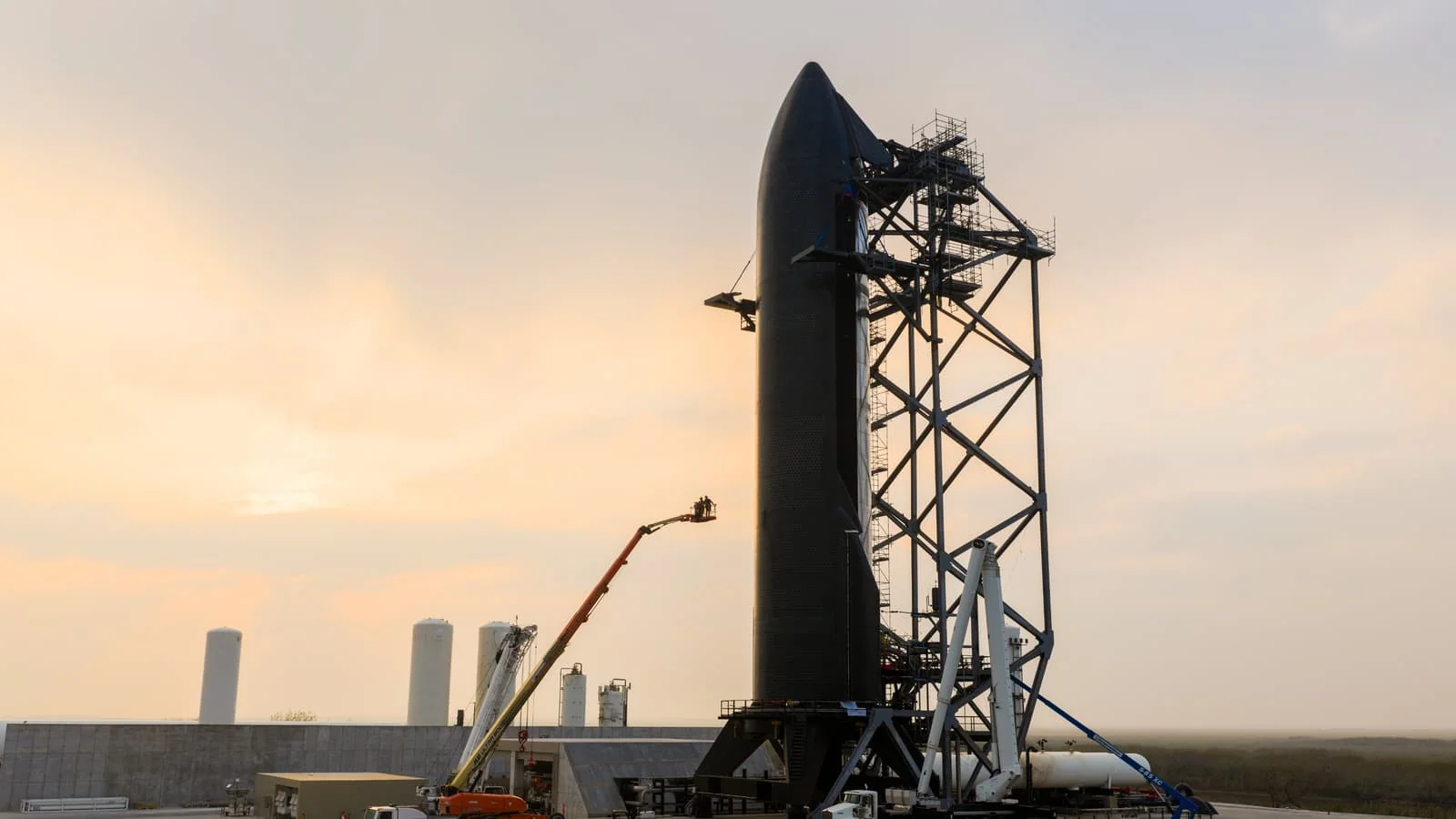SpaceX Starship kemasini yaratish uchun 15 milliard dollar sarfladi