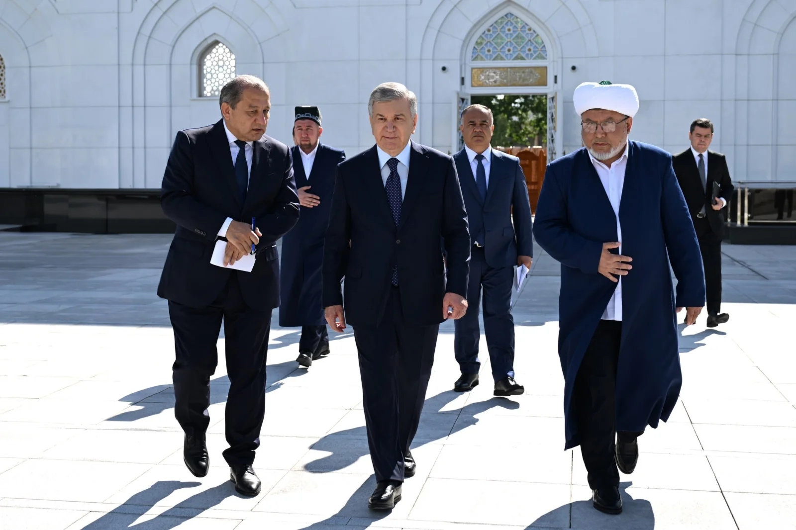 Prezident Shavkat Mirziyoyev Samarqandda Imom Buxoriy majmuasini ziyorat qildi