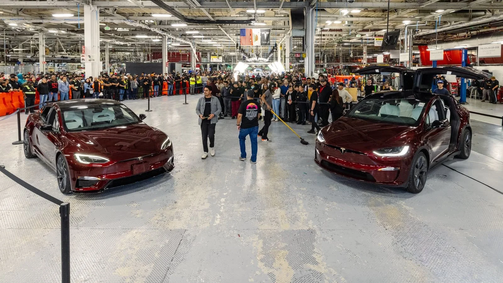 Tesla ikki rusumdagi elektromobillar o'rniga robotlar ishlab chiqaradi