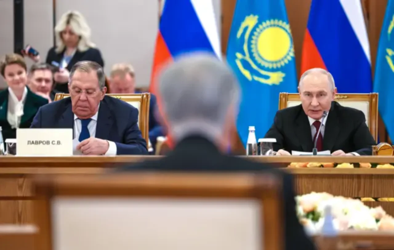 Putin Yevrosiyo iqtisodiy ittifoqi sammitida milliy valyutalardan foydalanish muhimligini ta'kidladi
