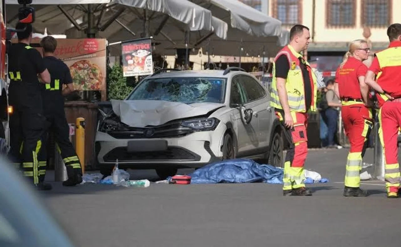 Germaniyaning Leypsig shahrida avtomobil piyodalarni urib yuborishi oqibatida ikki kishi halok bo'ldi