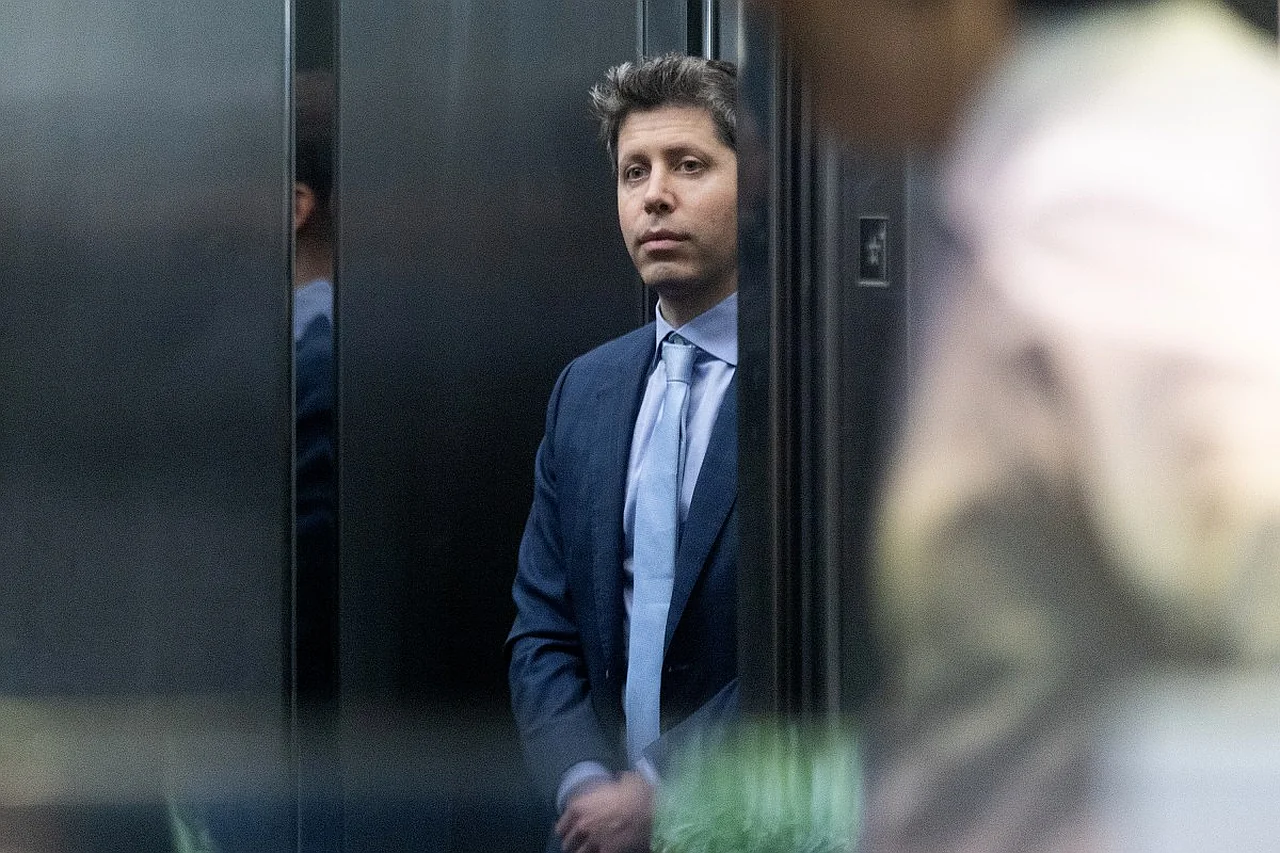 Sem Altman sud jarayonida Ilon Maskning ayblovlarini rad etdi