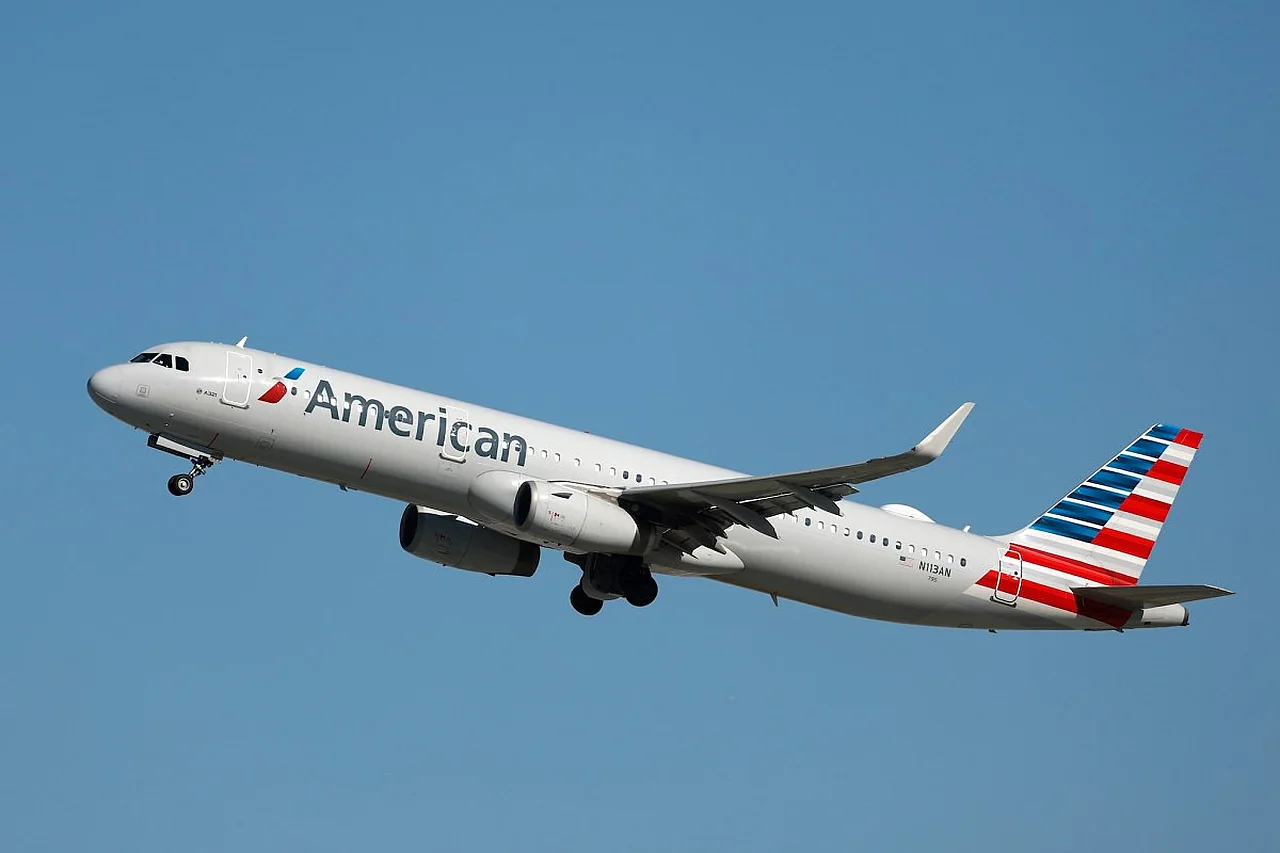 «American Airlines» samolyotlariga «Starlink» yuqori tezlikdagi interneti o'rnatiladi