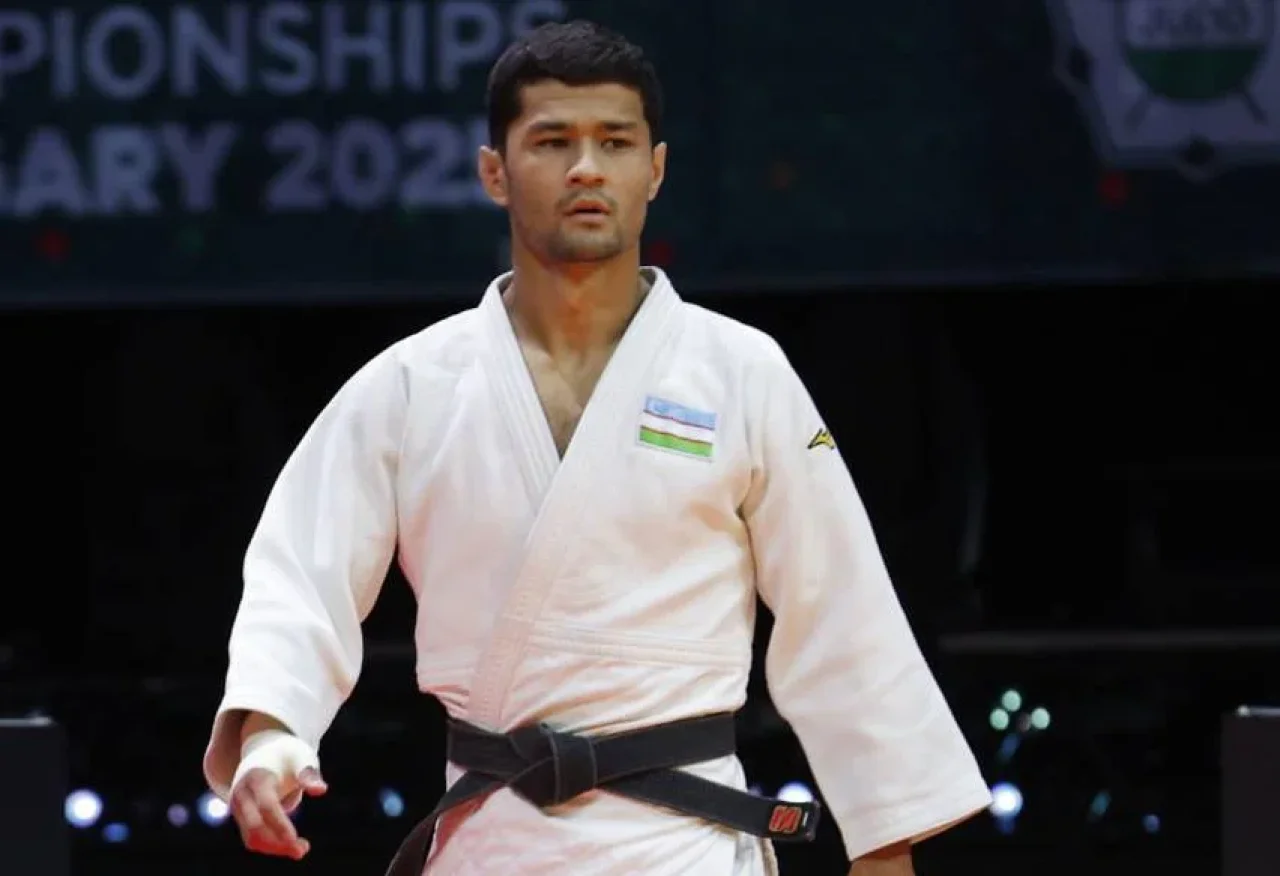 Azizbek Ortiqov Dushanbedagi Katta dubulg'a turnirida kumush medal oldi