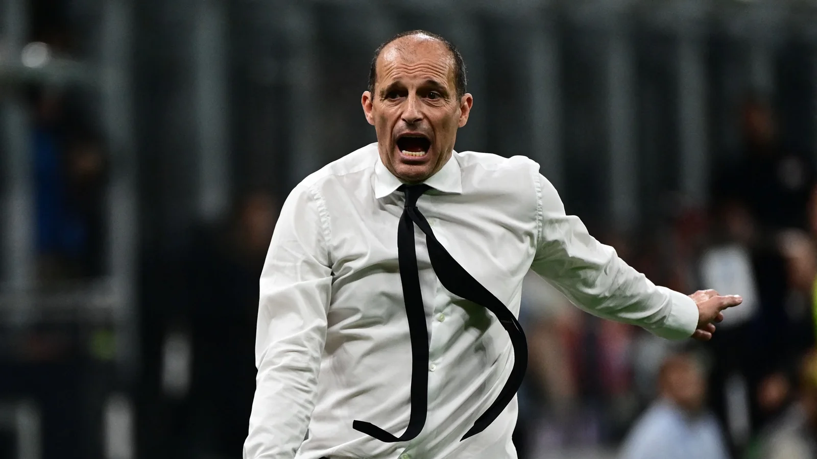 «Milan» Massimiliano Allegrini iste'foga chiqarib rahbariyatda islohotlar boshladi