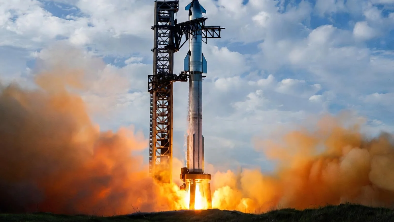 SpaceX yangilangan dvigatellarga ega Starship raketasini sinovdan o'tkazadi