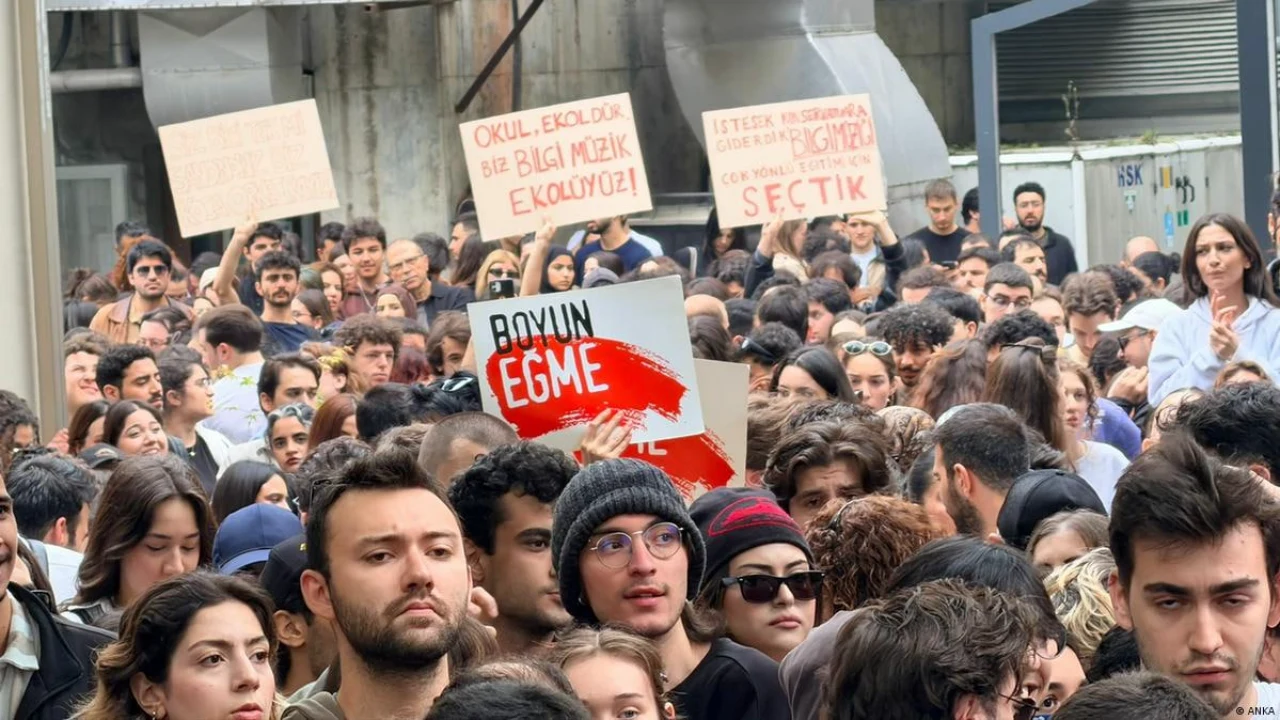 Erdog'an noroziliklardan so'ng Bilgi universitetini yopish qarorini bekor qildi