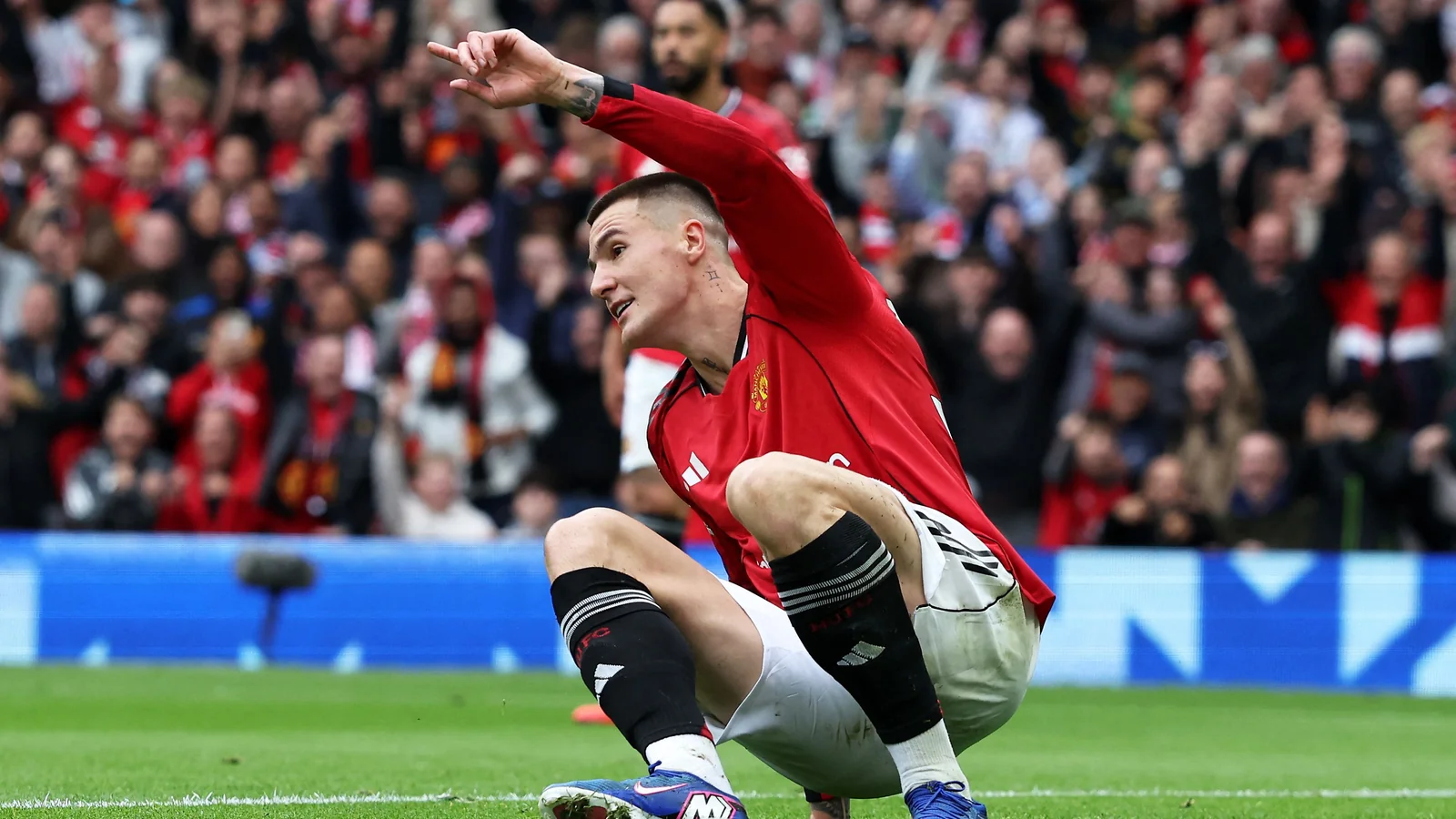 «Manchester Yunayted» hujumchisi Benjamin Sesko bahsda jiddiy jarohat oldi
