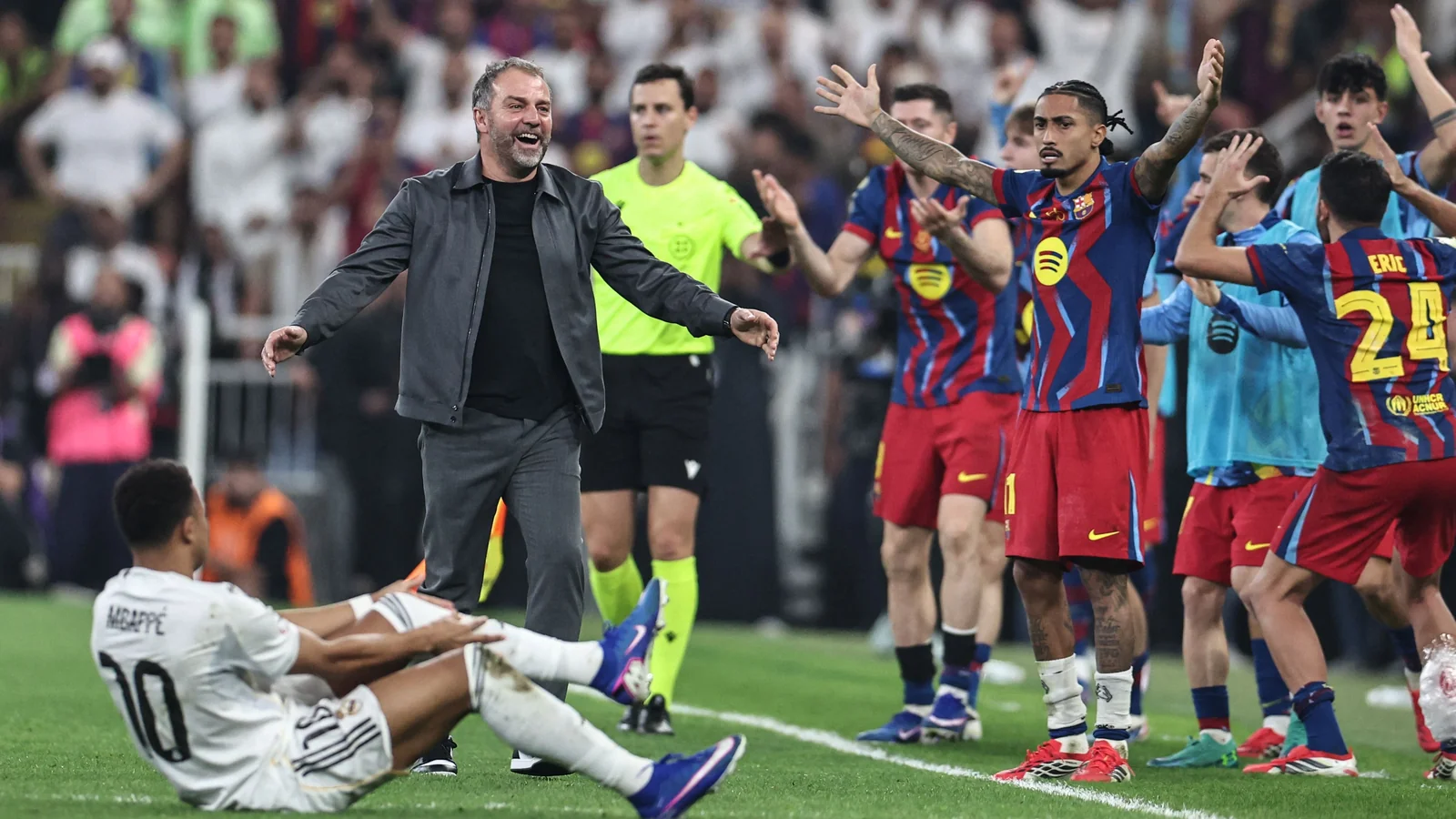 Hansi Flik Kilian Mbappeni dunyoning eng kuchli futbolchilaridan biri deb atadi