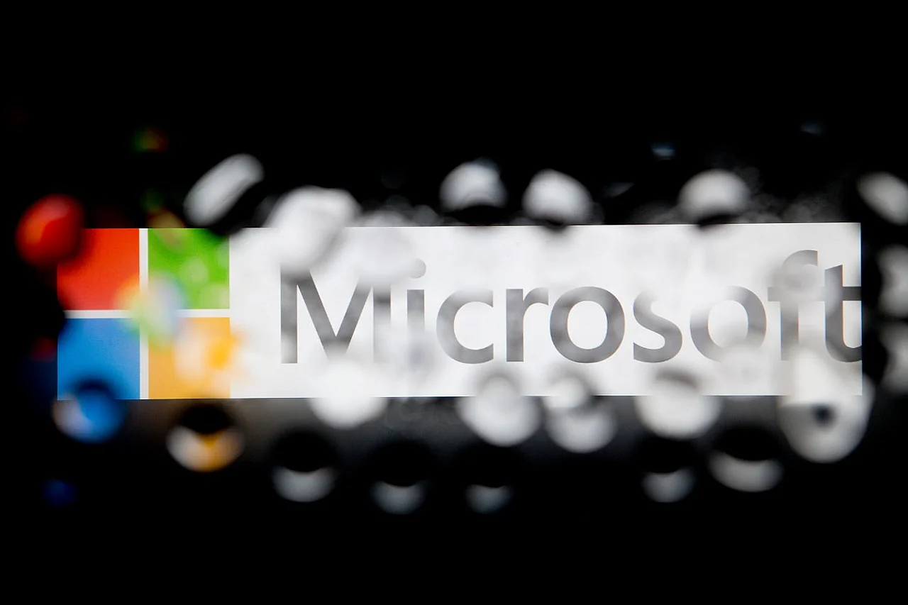 «Microsoft» xavfsizlik kamchiliklarini e’lon qilgan mutaxassisni sud bilan qo‘rqitmoqda