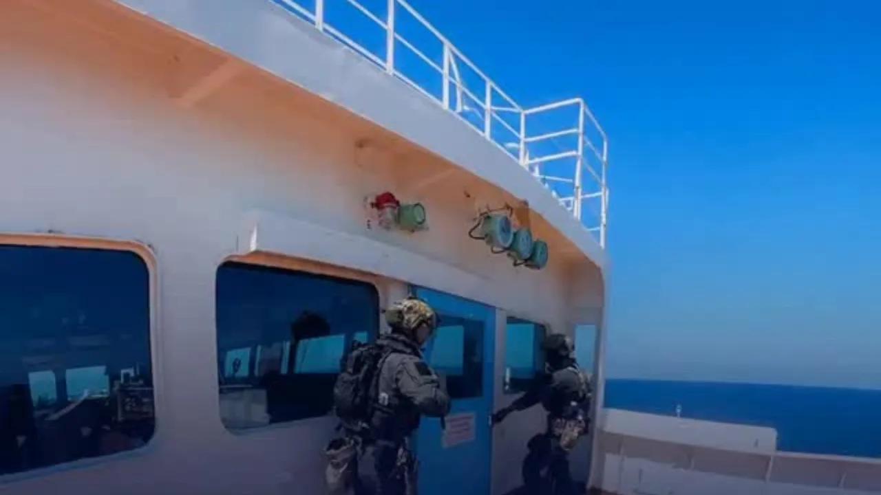 Fransiya Rossiyaning yashirin flotiga qarshi tanker qo'lga oldi