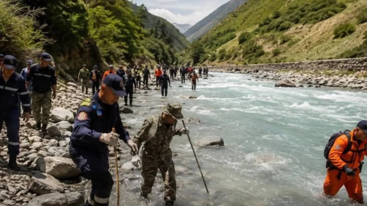 Qirg'izistonda tog' daryosiga qulab tushgan olti yoshli bolani qidirish maydoni kengaytirildi