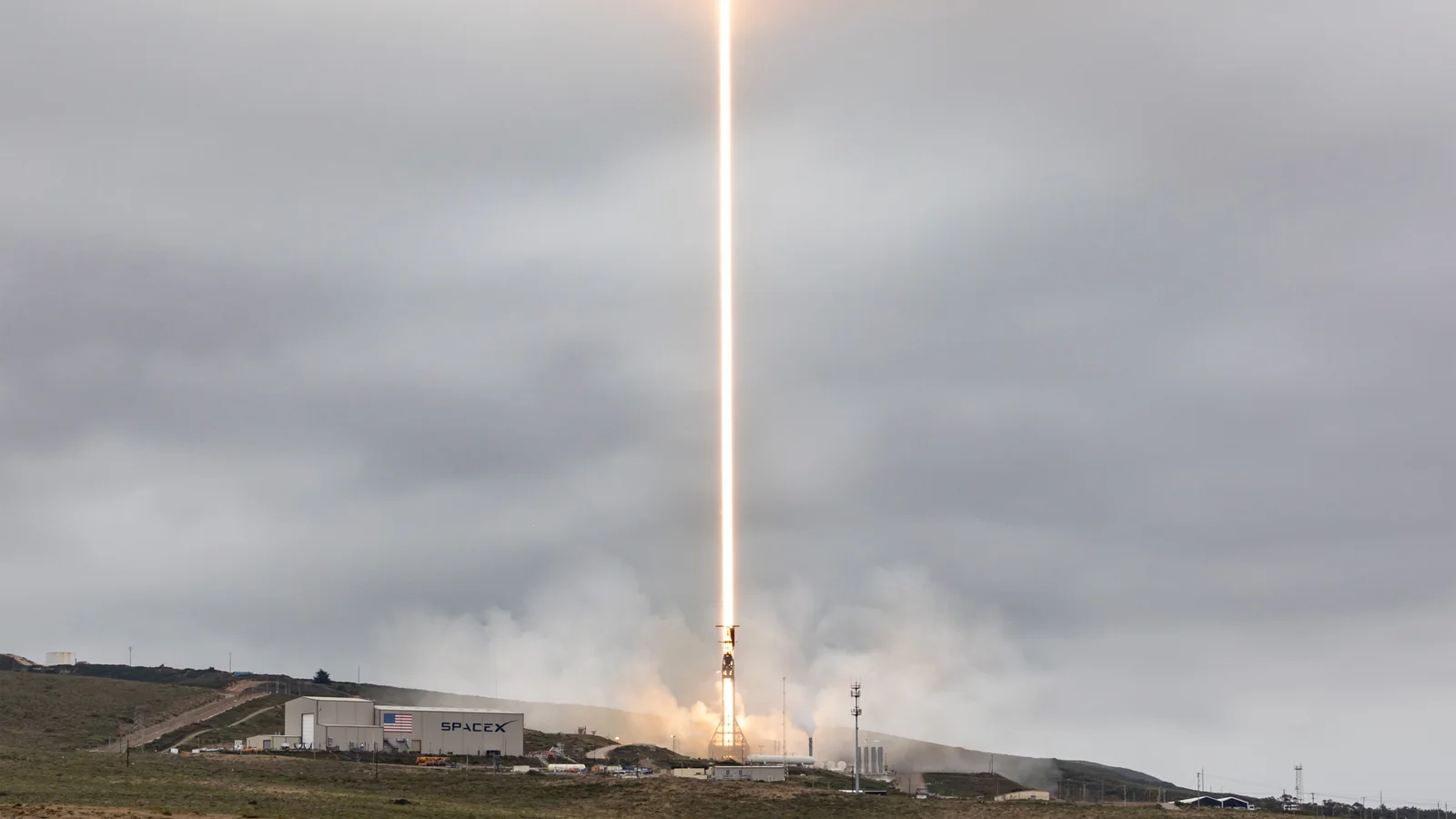 SpaceX «Starfall» apparati birinchi uchishni rejalashtirdi