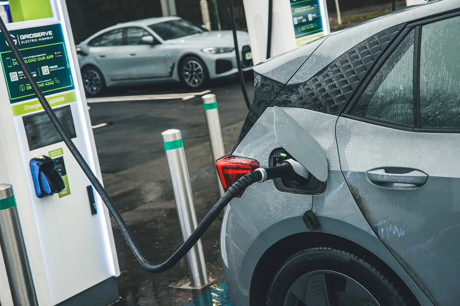 Korporatsiyalar elektromobillarni quvvatlash jarayonida jiddiy qiyinchiliklarga duch kelmoqda