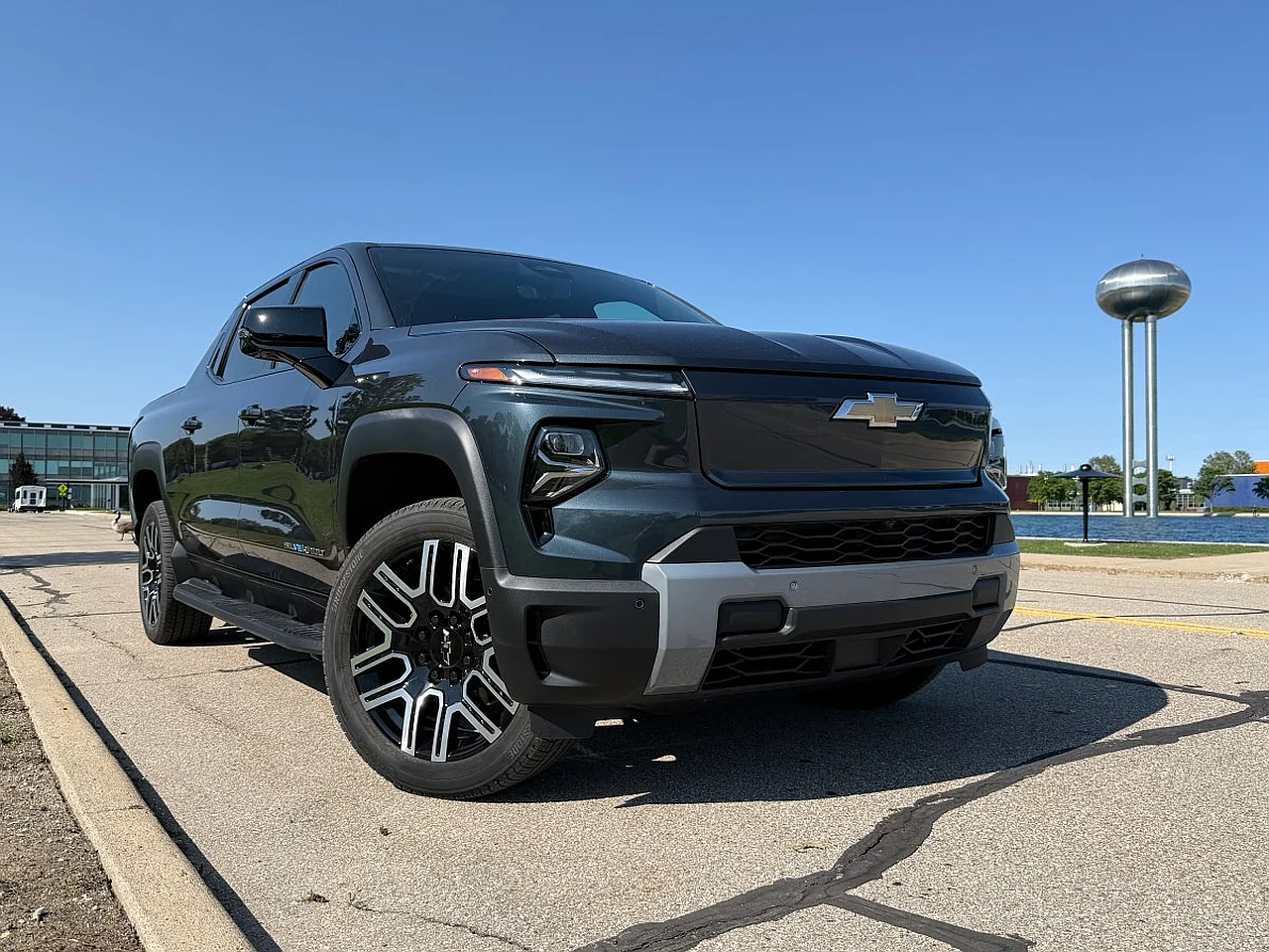 «Chevrolet» kompaniyasining yangi elektr pikapi savdosi kutilganidan past bo'ldi