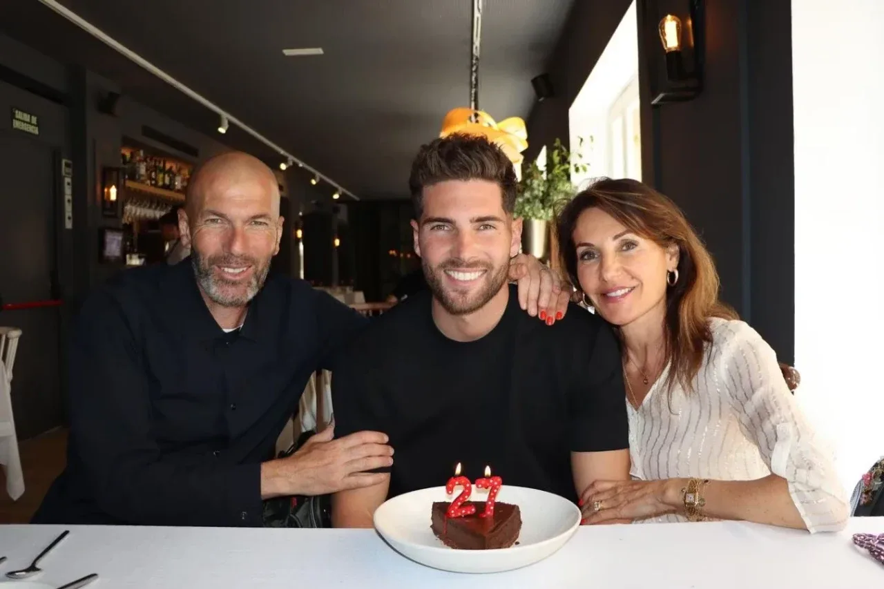 Zinedin Zidan Fransiya milliy terma jamoasi bosh murabbiyi etib tayinlanadi