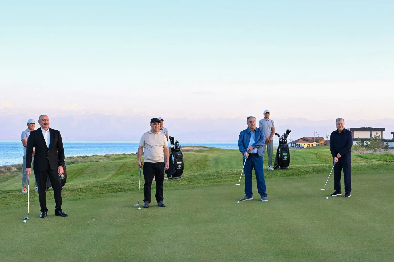 Shavkat Mirziyoyev Cho'lponotada yangi xalqaro golf klubini ochdi