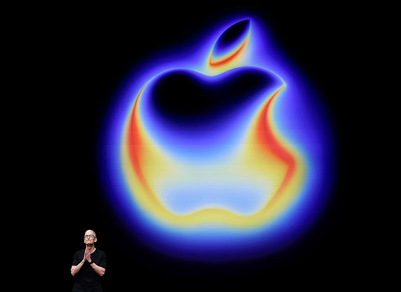 Apple aqlli ko'zoynaklar taqdimotini 2027-yilning iyuniga ko'chirdi