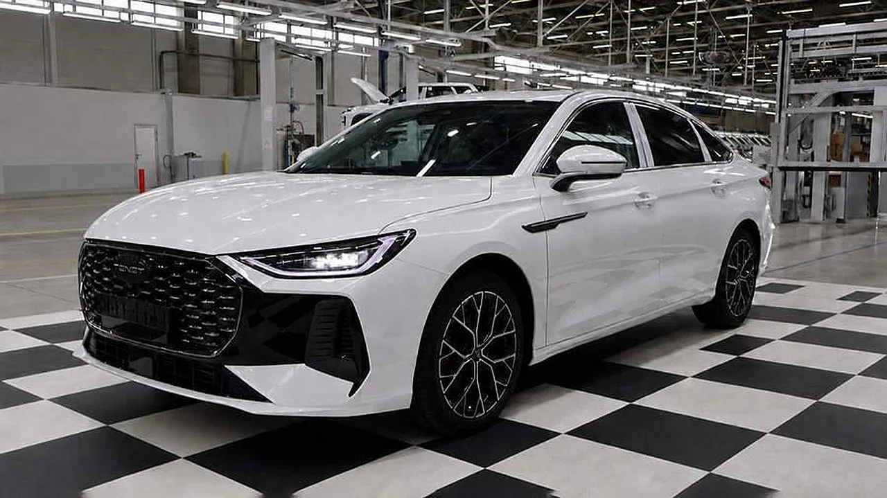 Sankt-Peterburgdagi sobiq Toyota zavodida yangi avtomobillar ishlab chiqariladi