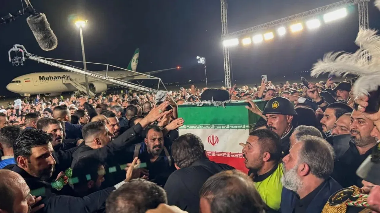 Oyatulloh Ali Xomanaiyning jasadi vidolashuv uchun Iroqqa olib kelindi