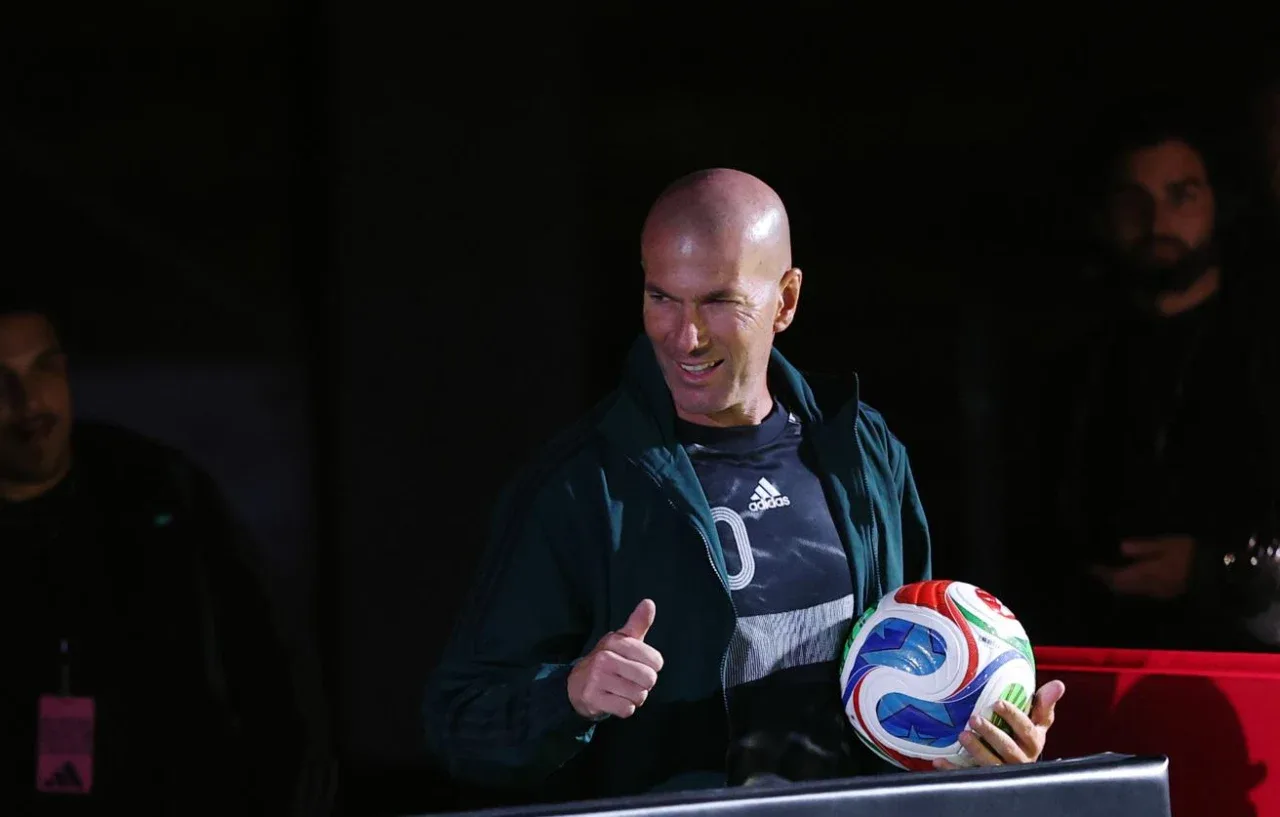 Zinedin Zidan Fransiya milliy terma jamoasi bosh murabbiyi bo'ladi