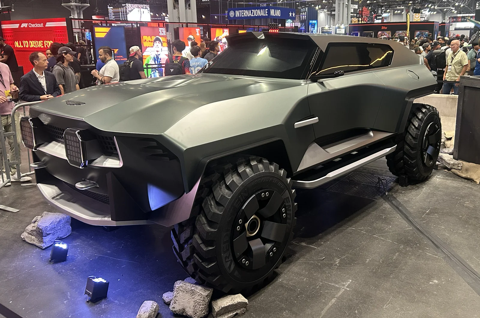 «Aston Martin» o'yin uchun maxsus virtual yo'ltanlamas yaratdi
