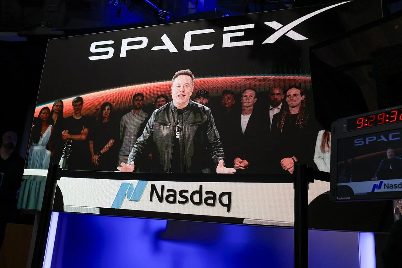 «SpaceX» kompaniyasi aksiyalari narxi ilk bor pasayishni boshladi