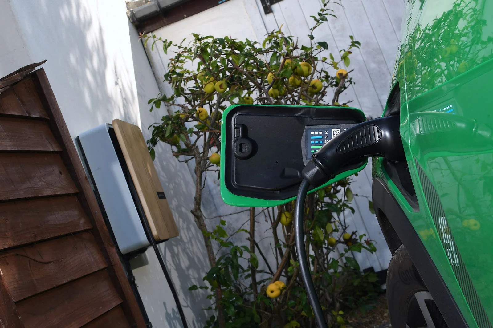 Elektromobilni uyda quvvatlantirish xarajatlarni sezilarli darajada tejashga yordam beradi