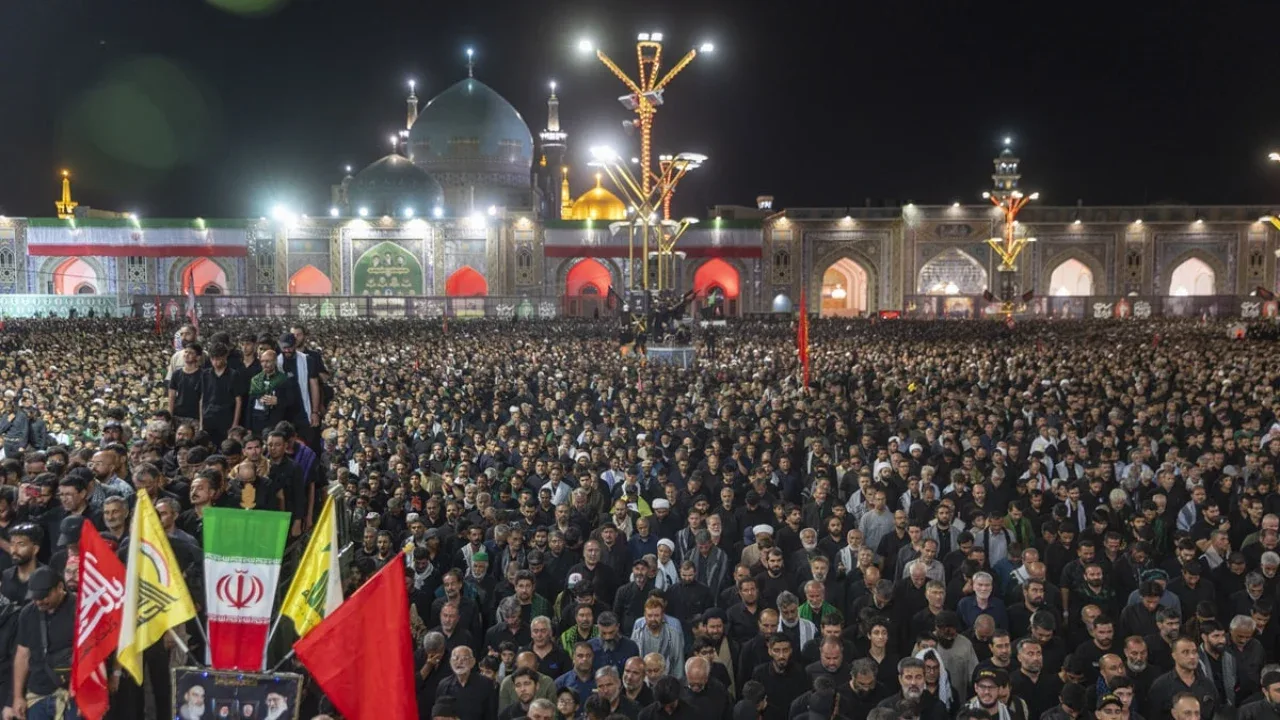 Eronning sobiq oliy rahbari Ali Xominaiy Mashhadda dafn etildi
