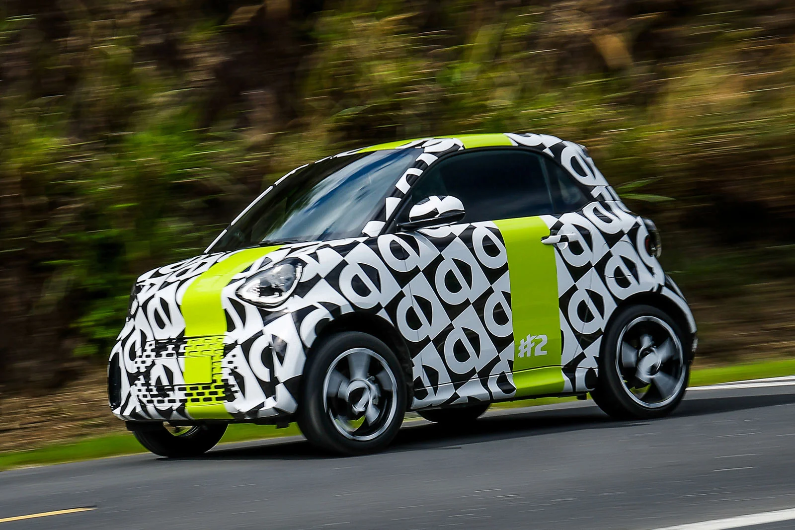 Parij avtosalonida yangi ixcham Smart elektromobili namoyish etiladi