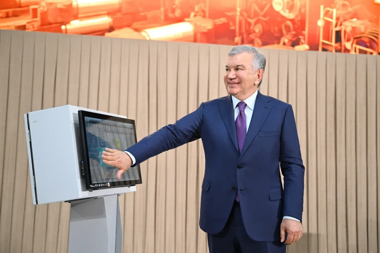 Shavkat Mirziyoyev Bekobodda yangi metallurgiya majmuasini ishga tushirdi