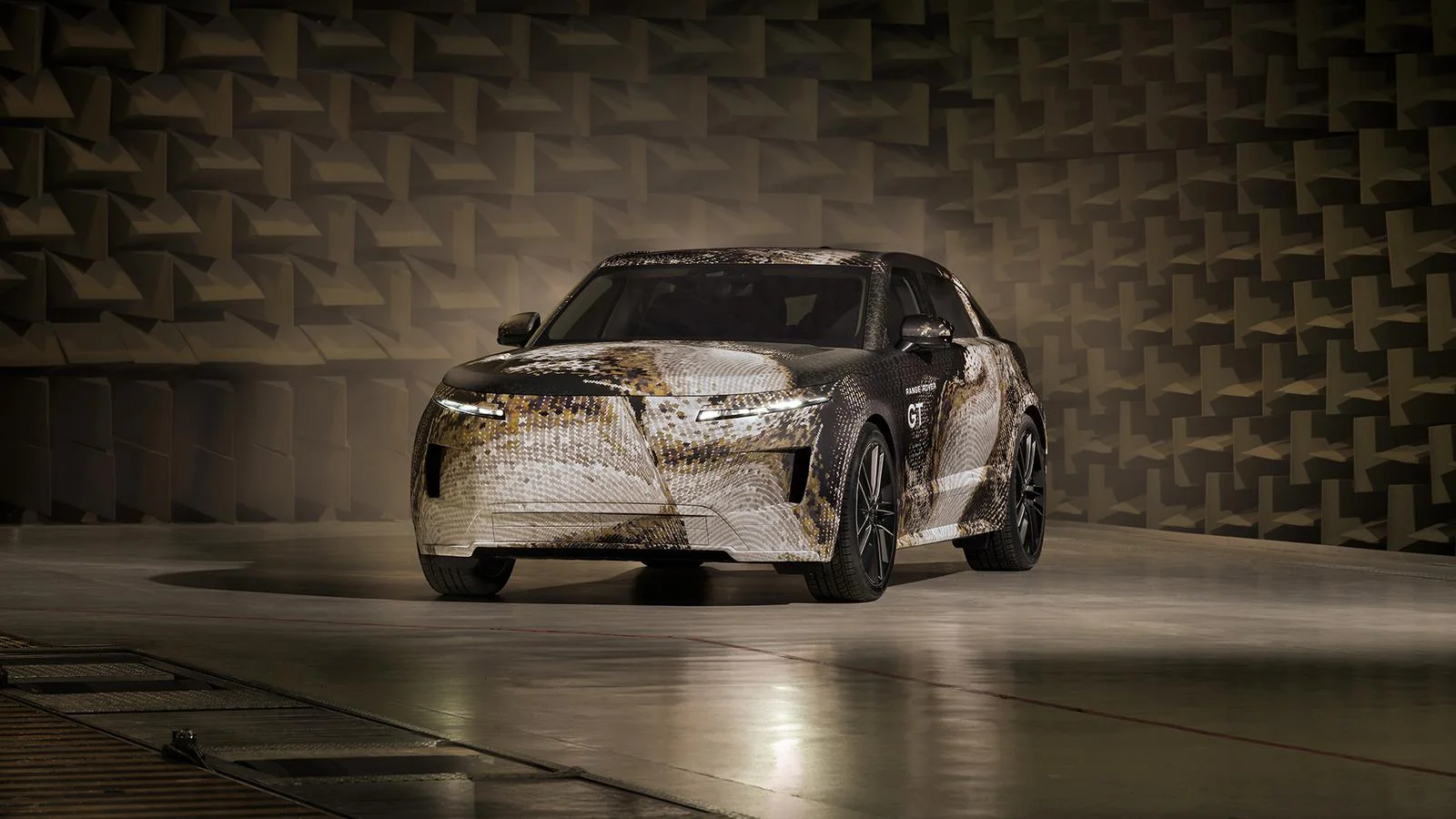 Range Rover brendi o'zining ilk to'liq elektr krossoverini taqdim etdi