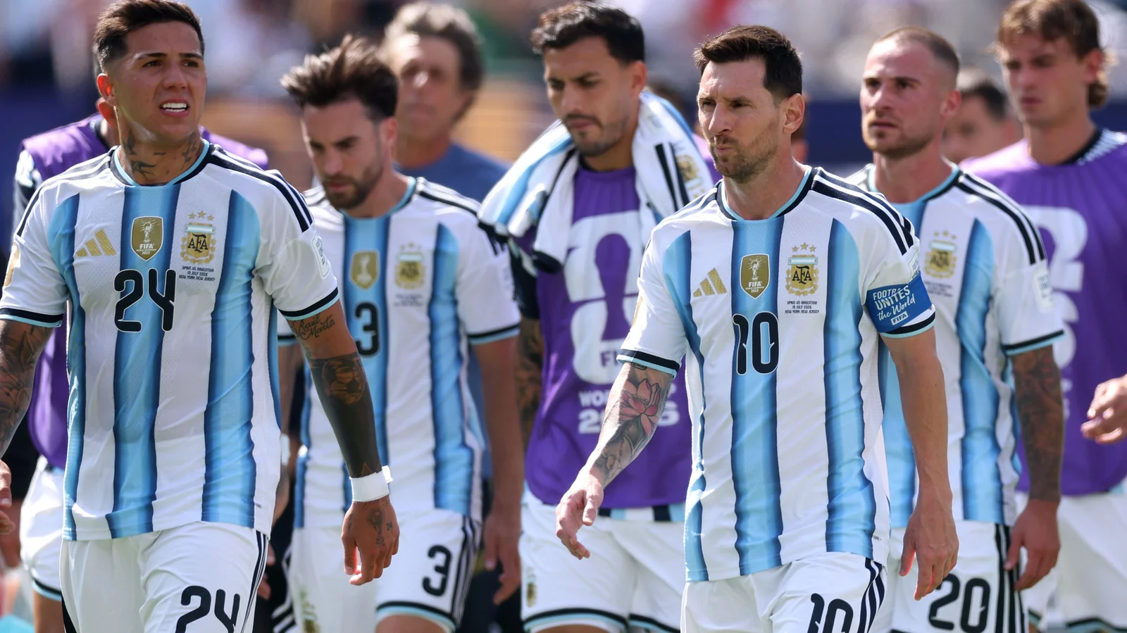 Lionel Messi jamoadoshlariga oltin rangli maxsus sovg'alar ulashdi