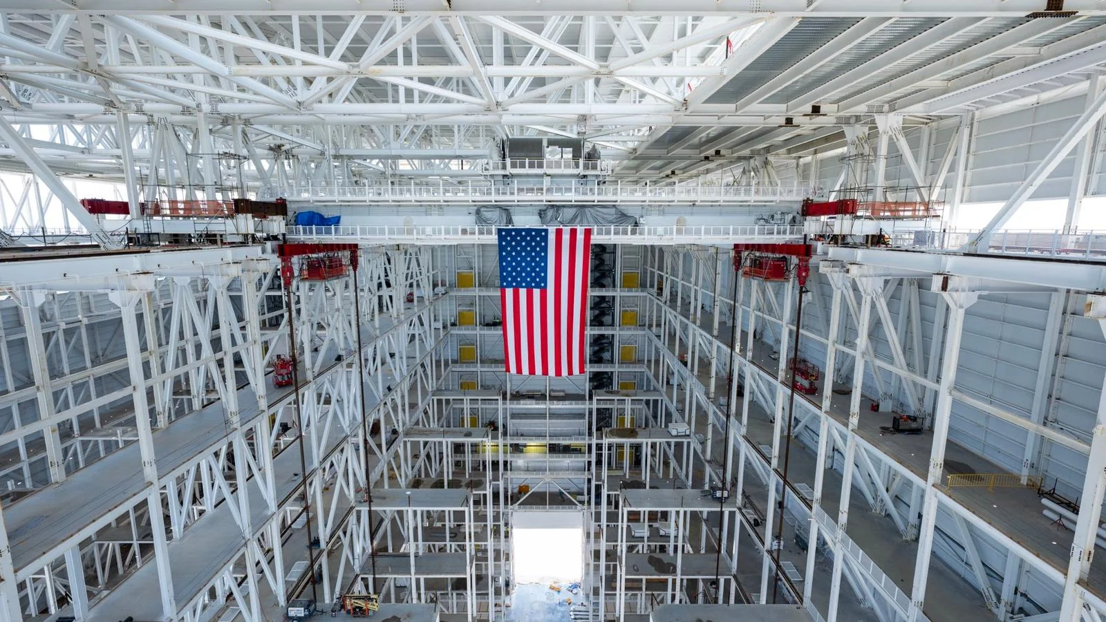 SpaceX kompaniyasi Starship raketalari yig'iladigan ulkan angarni ko'rsatdi