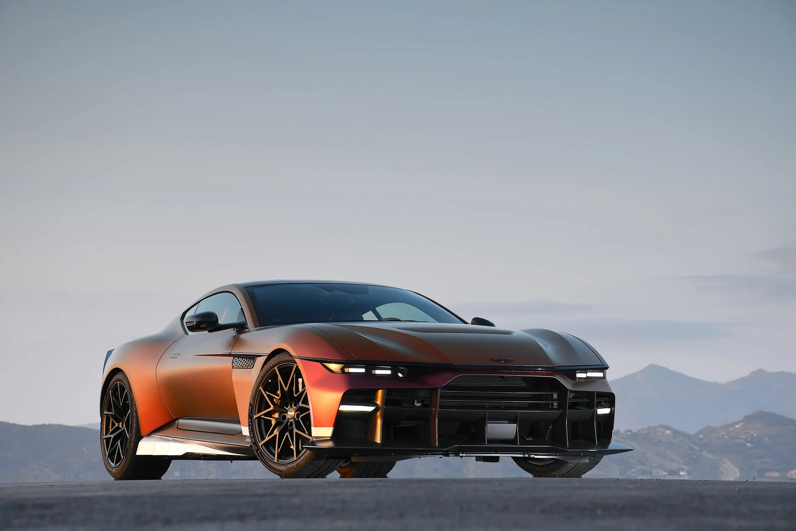 «Aston Martin» dunyodagi eng kuchli giperkarni namoyish etdi