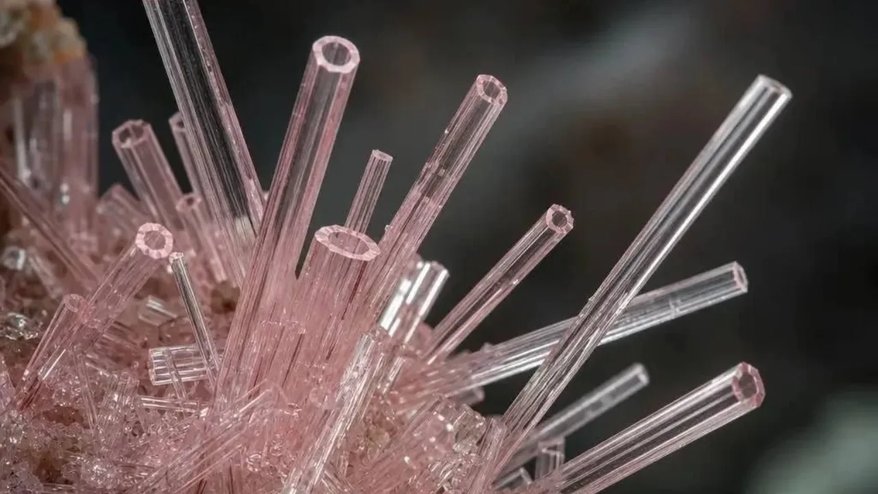 Rossiyada oltindan qimmat bo‘lgan yangi noyob mineral topildi